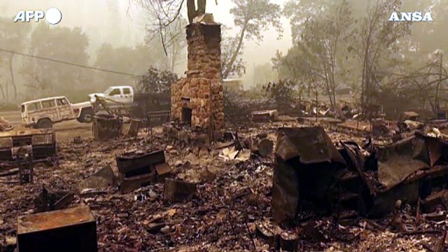 California in fiamme, l'incendio McKinney brucia 20 mila ettari di foresta
