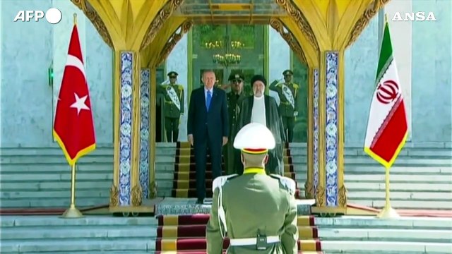 Teheran, Erdogan accolto dal presidente iraniano Raisi