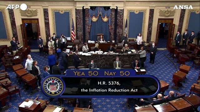 Usa, al Senato passa il maxi piano su clima e tasse: vittoria per Biden