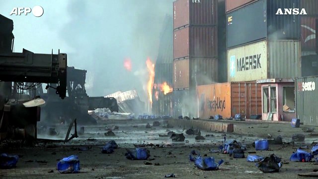 Esplosione in un deposito al porto, strage in Bangladesh
