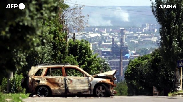 Ucraina, bombardamenti a Severodonetsk: colonne di fumo si innalzano sulla citta'