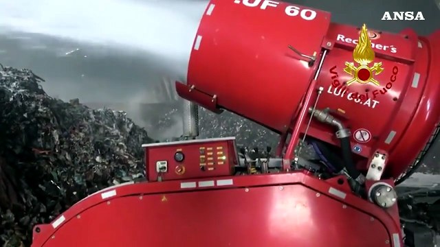 Roma, incendio Malagrotta: prosegue lo spegnimento dei focolai attivi