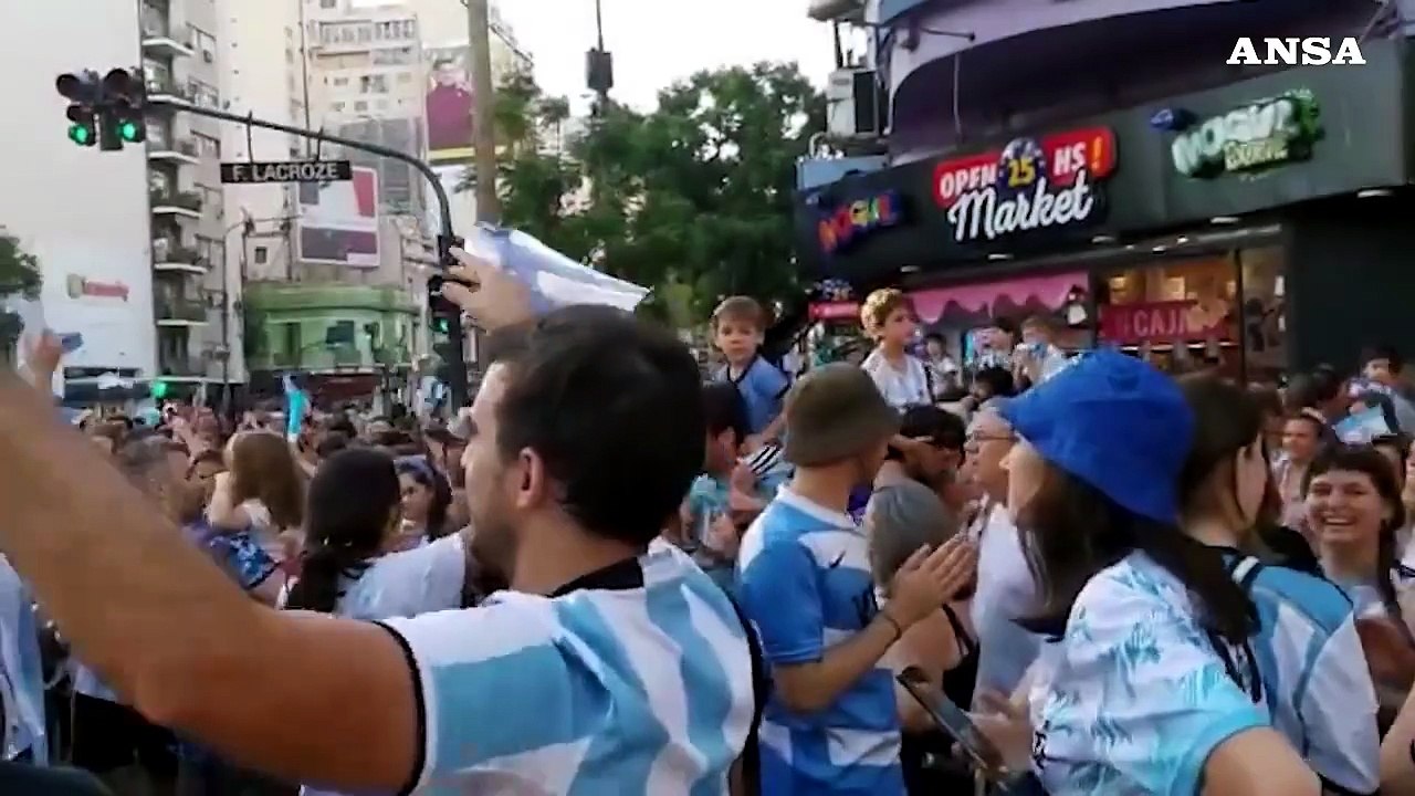 Qatar 2022, Argentina in finale: festa per le strade di Buenos Aires