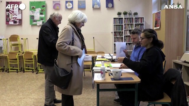 Repubblica ceca, cittadini ai seggi per il primo turno delle Presidenziali