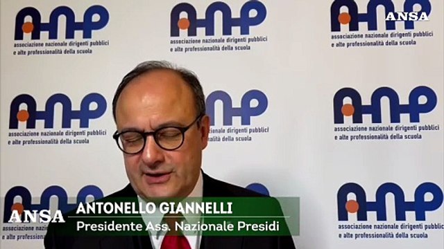 Associazione Presidi: Bene circolare sui cellulari a scuola, si usi solo per la didattica