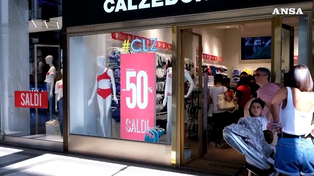 Saldi: al via da domani, 200 euro la spesa media