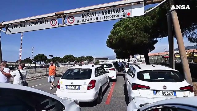 Sciopero taxi, a Genova oltre 300 auto in corteo