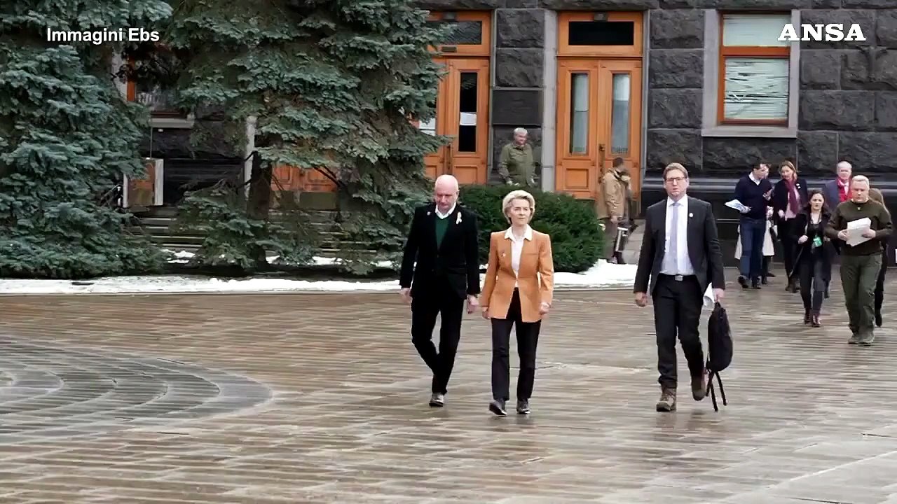Ucraina, von der Leyen a Kiev: accolta dal presidente Zelensky