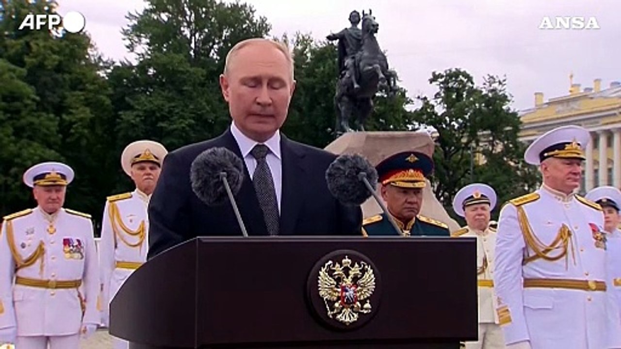 Putin schiera nave da guerra con missili ipersonici