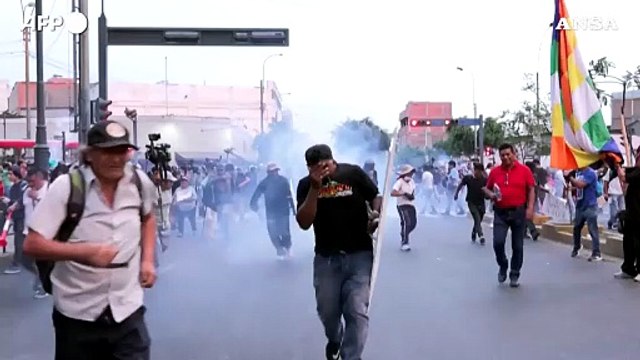 Peru', scontri con la polizia a Lima durante le proteste antigovernative
