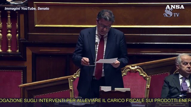 Benzina, Giorgetti: Governo valutera' il taglio delle accise in caso di incremento dei prezzi