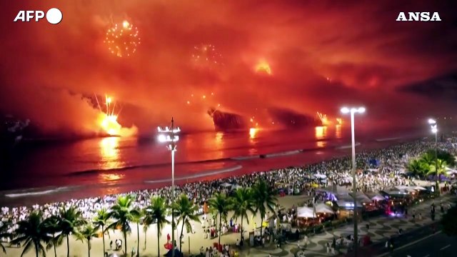 Capodanno a Rio de Janeiro, fuochi d'artificio sulla spiaggia di Copacabana