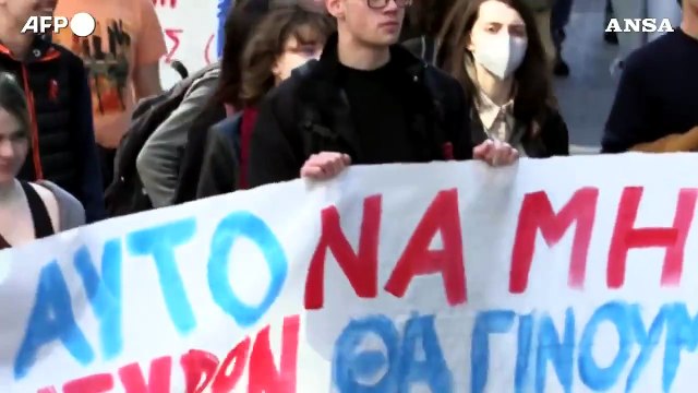 Grecia, manifestazioni studentesche dopo l'incidente ferroviario