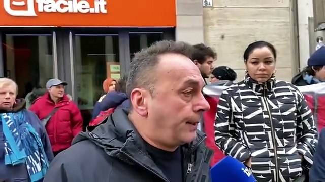 Rete diritti in casa, presidio davanto al Teatro Regio per l'emergenza abitativa