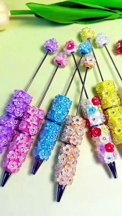 Beadable Clay Pens with Clear Five-Petaled Flowers and White Pearls, Multi-Color