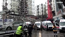 Ankara sospende le ricerche, si scava solo nell'epicentro