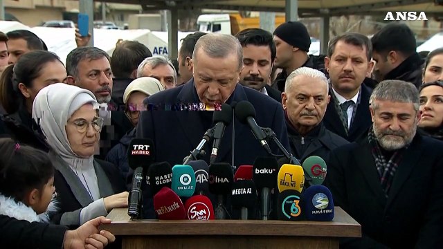 Erdogan fa arrestare 100 costruttori di edifici crollati