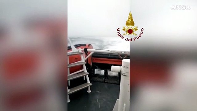Naufragio Migranti nel Crotonese, continuano le operazioni di ricerca