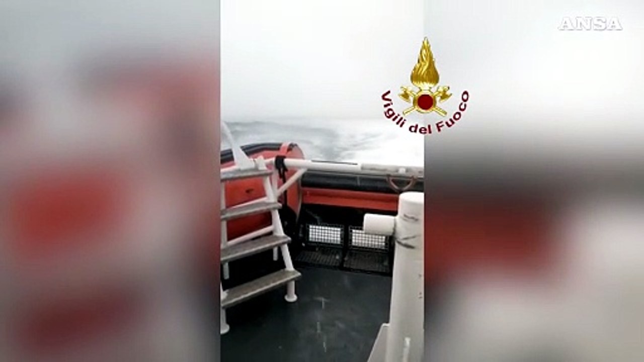Naufragio Migranti nel Crotonese, continuano le operazioni di ricerca