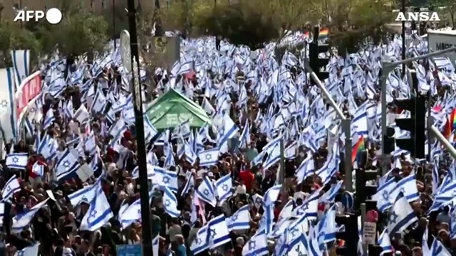 Israele, Netanyahu rinvia la riforma della giustizia