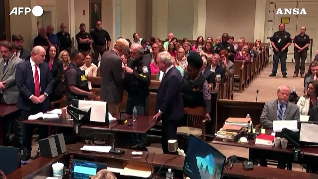 Usa, uccise moglie e figlio: l'avvocato Alex Murdaugh condannato all'ergastolo