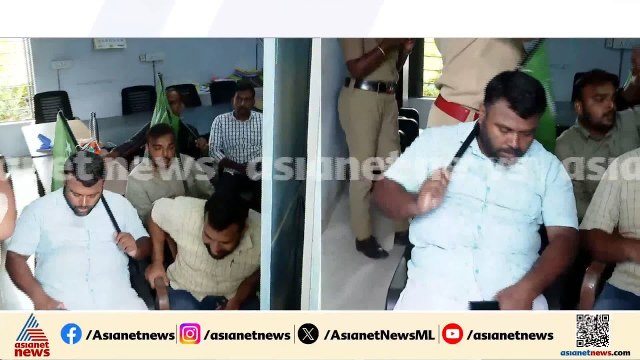 ബദൽ സ്‌കൂളിൽ പ്രവേശനോത്സവം വൈകിയ സംഭവം; പ്രതിഷേധവുമായി യൂത്ത് ലീഗ് പ്രവർത്തകർ | Youth League|Protest
