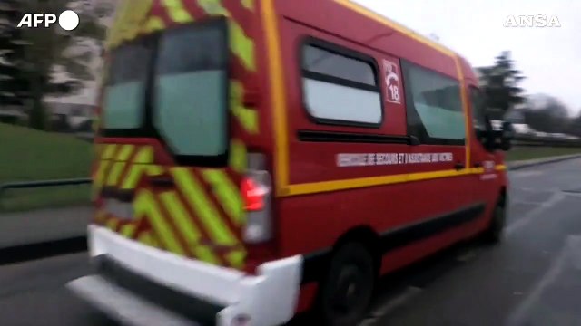 Francia, in fiamme un edificio vicino a Lione: dieci morti tra cui cinque bambini