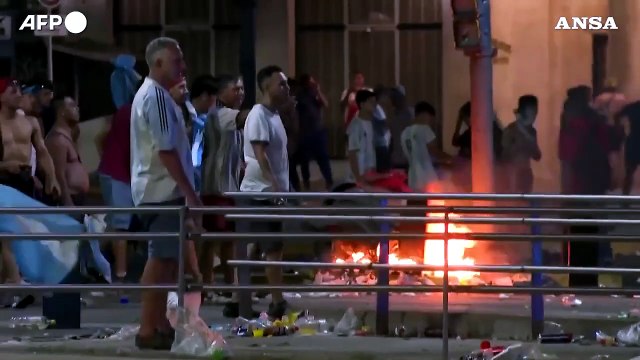 Argentina, la festa Mondiale ha una coda violenta: scontri tra polizia e tifosi