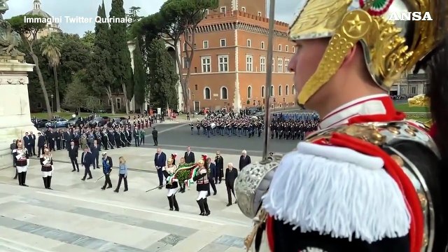 25 aprile, Mattarella all'Altare della Patria depone la corona al Milite Ignoto