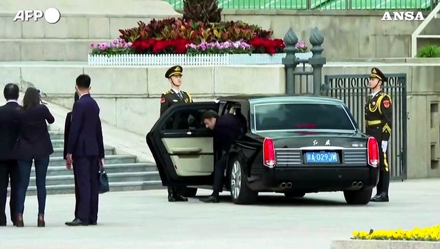 Cina, Macron accolto dal presidente Xi Jinping in piazza Tienanmen