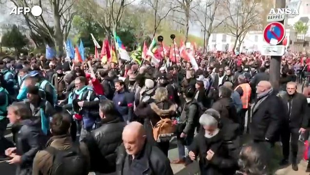 Francia, riforma pensioni: corteo Parigi parte dall'Esplanade des Invalides