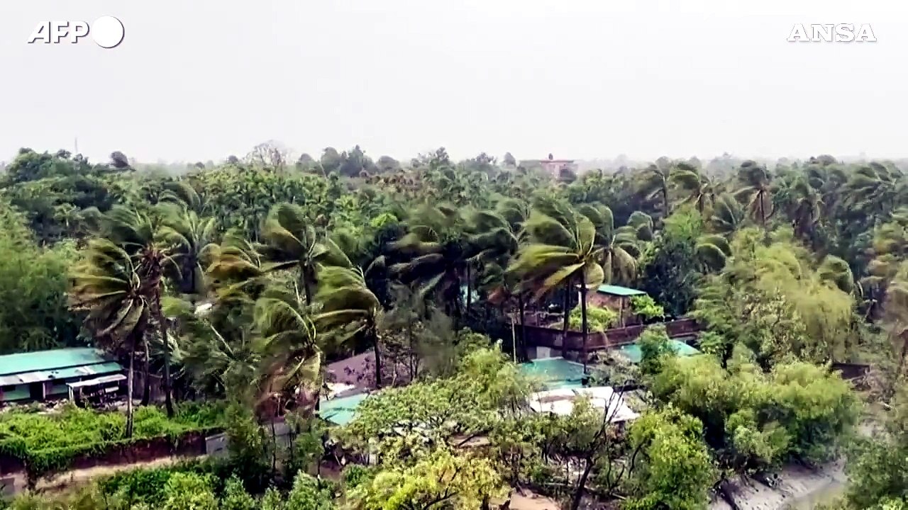 Il ciclone Mocha colpisce il Bangladesh, piogge e venti incessanti nella citta' di Teknaf