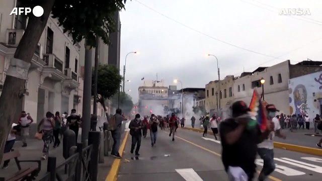 Peru', decine di feriti durante le proteste antigovernative