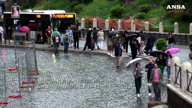 Biglietti Colosseo-Fori, impossibile acquistarli online. Boom bagarinaggio