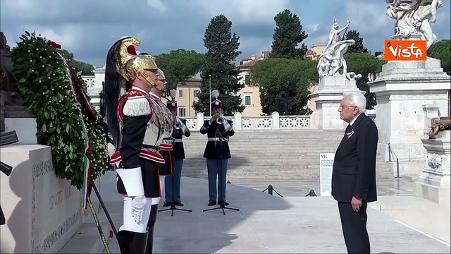 Il passaggio delle Frecce Tricolori sopra l'Altare della Patria per la Festa della Repubblica