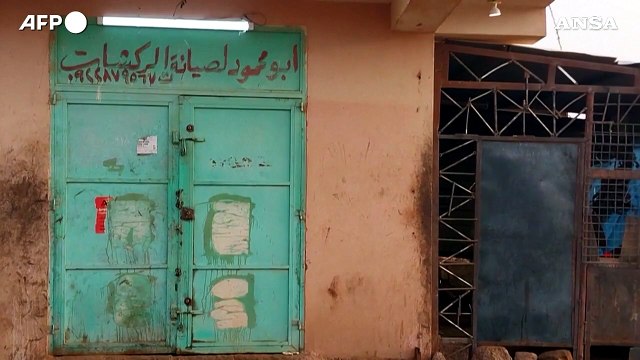 Sudan, negozi chiusi e strade semideserte a Khartoum dove risuonano spari ed esplosioni