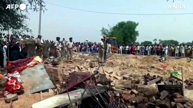 India, jet militare si schianta su un'abitazione: almeno due morti