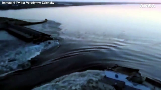 Ucraina, colpita la diga di Nova Kakhovka, nella regione di Kherson