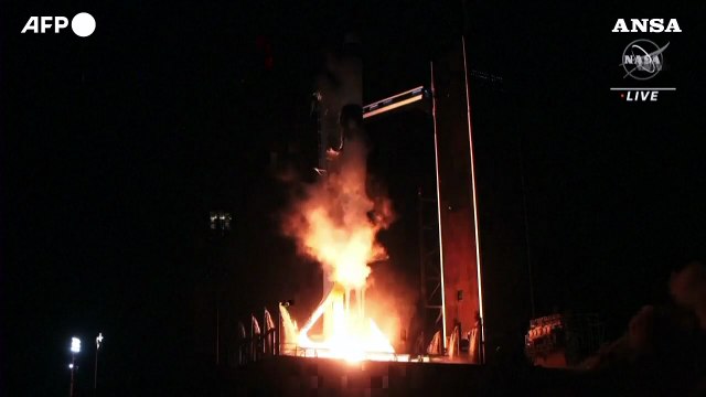Lanciata la navetta Crew Dragon, a bordo 4 astronauti