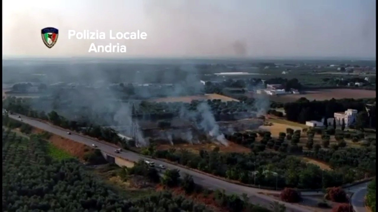 Andria: il video dell'incendio di ieri, anche i droni della Polizia Locale per la sorveglianza