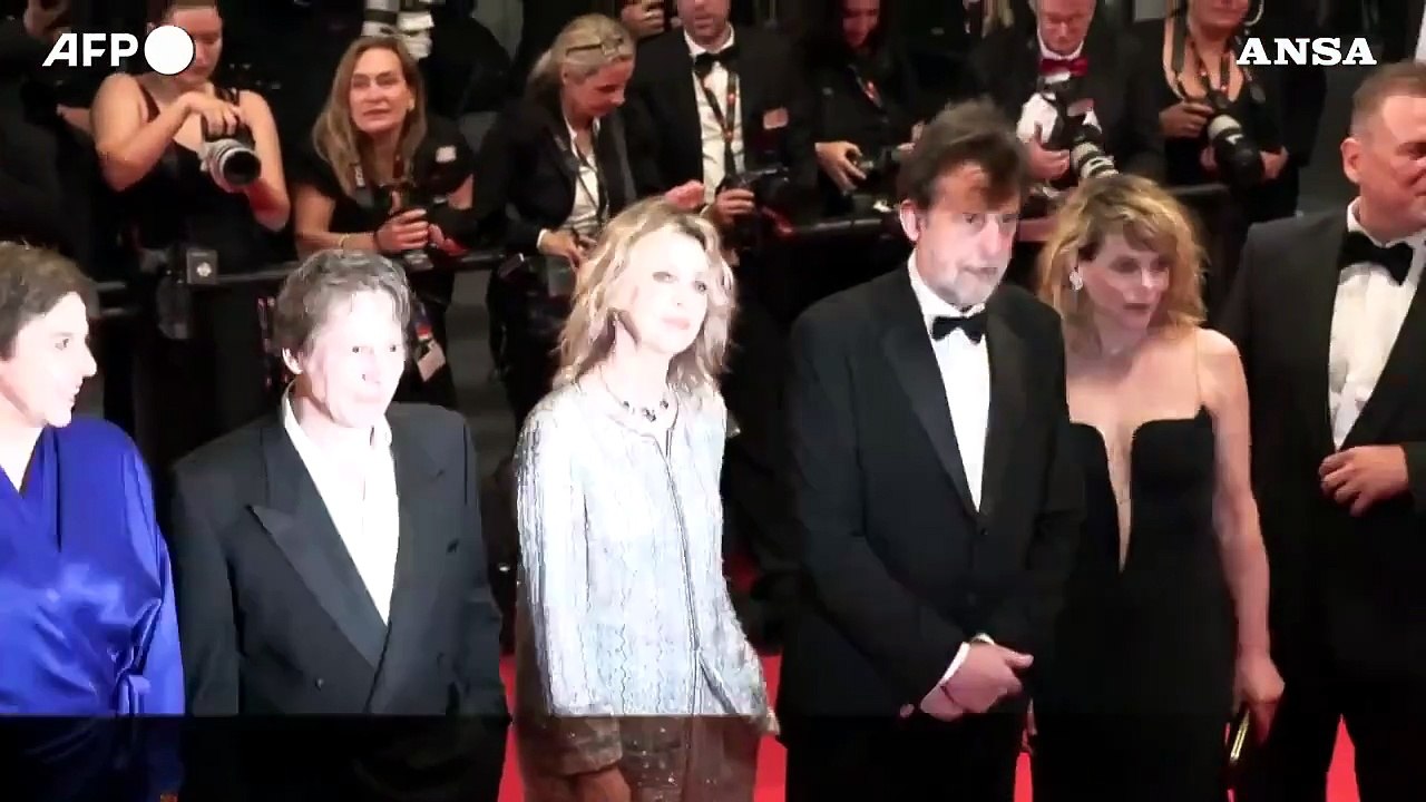 Cannes, red carpet con balletto per Moretti e il suo cast