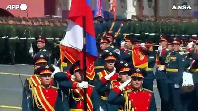 Parata del Giorno della Vittoria a Mosca, armi nucleari sfilano sulla Piazza Rossa