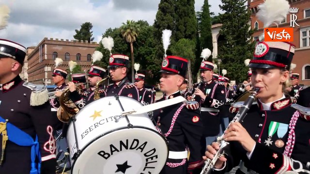Festa della Repubblica, Mattarella depone una corona d'alloro sulla Tomba del Milite Ignoto