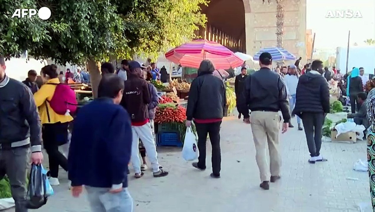 Allarme Tunisia, caos e crisi spingono le partenze