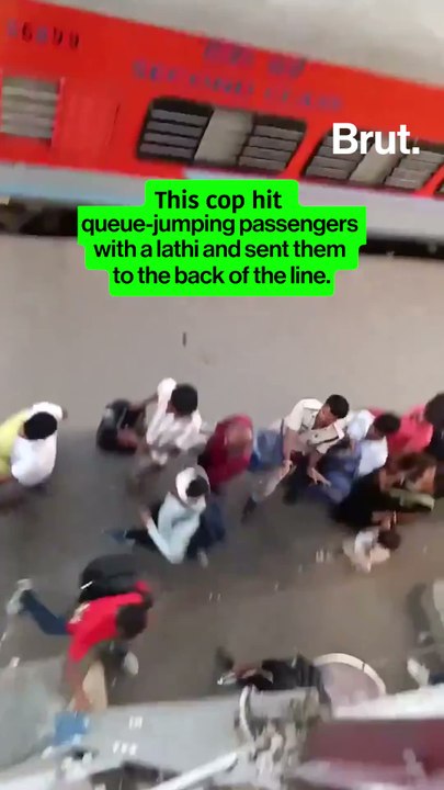 Railway cop uses lathi charge to manage crowd on platform