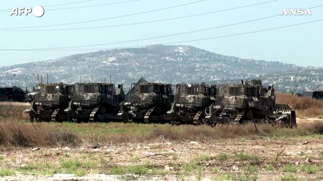 Cisgiordania, veicoli corazzati dell'esercito israeliano riposizionati vicino Jenin