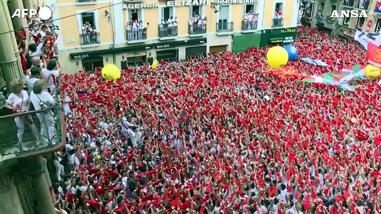 Spagna, la folla riempie Pamplona per la festa di San Firmino