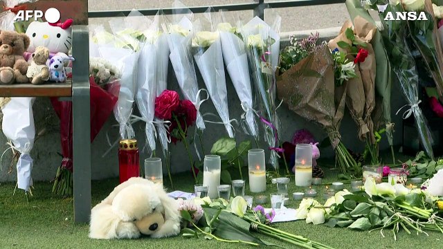 Annecy, lasciati fiori e peluche sul luogo dell'attacco