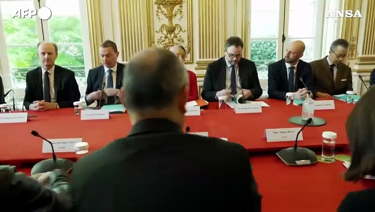 Fumata nera sulle pensioni, la Francia torna in piazza