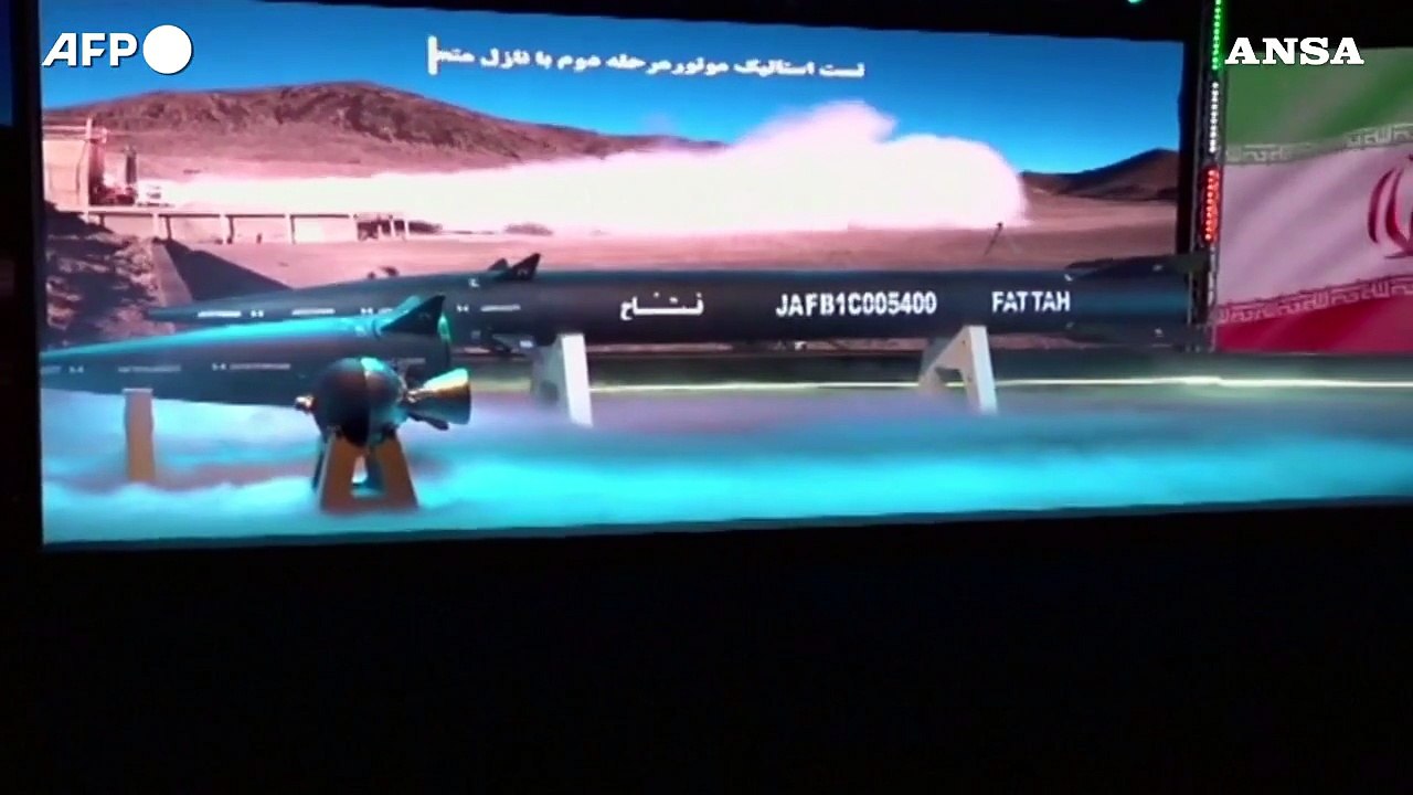 L'Iran presenta "Fatah" (La conquista), il suo missile balistico ipersonico